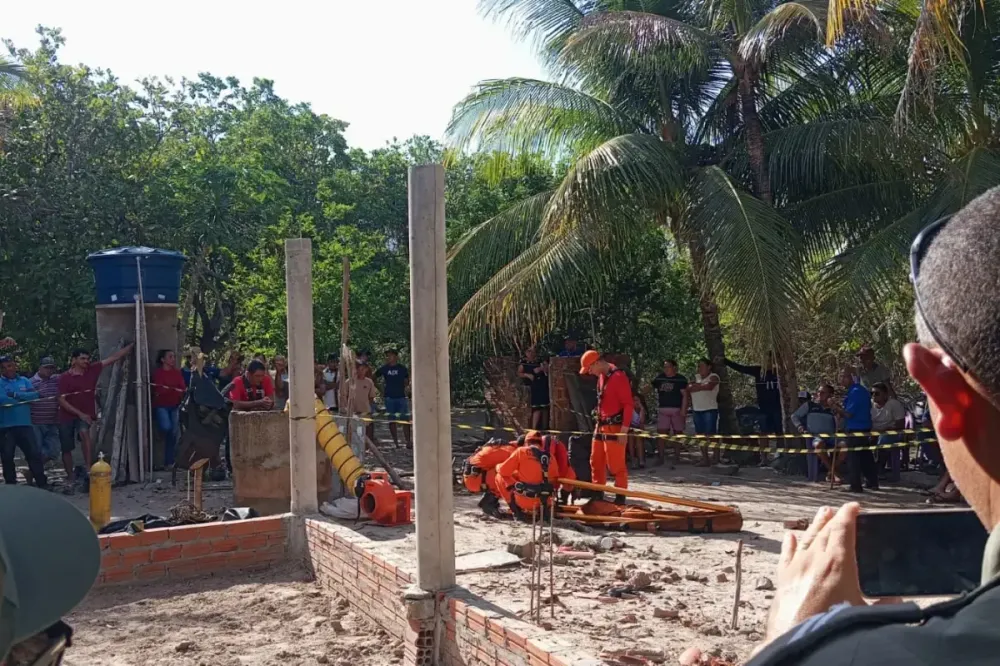 Corpo é resgatado de dentro de poço. (Foto: reprodução)