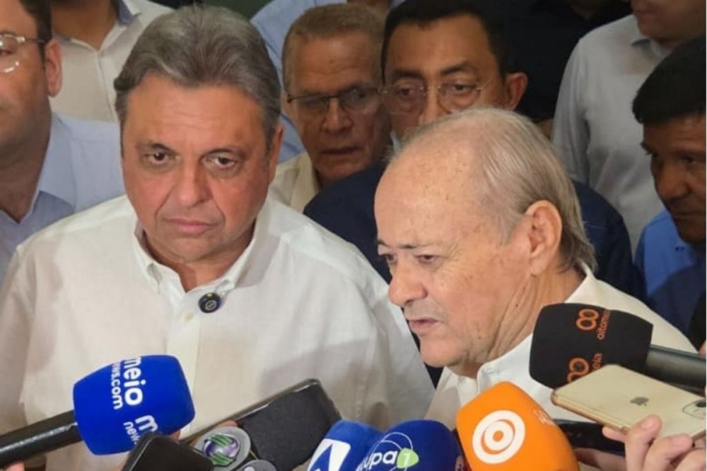 Júlio Arcoverde e Silvio. (Foto: Ricardo Morais/OitoMeia)