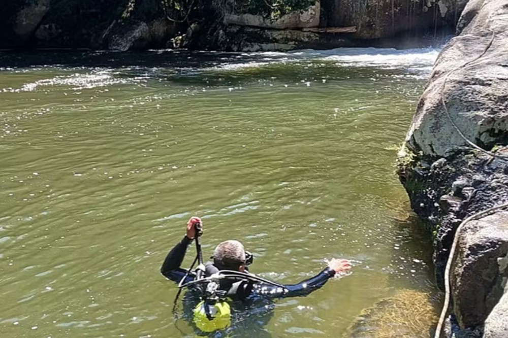Bombeiro resgata homem morre afogado após salvar filha em cachoeira de MG | Foto: Corpo de Bombeiros/Divulgação