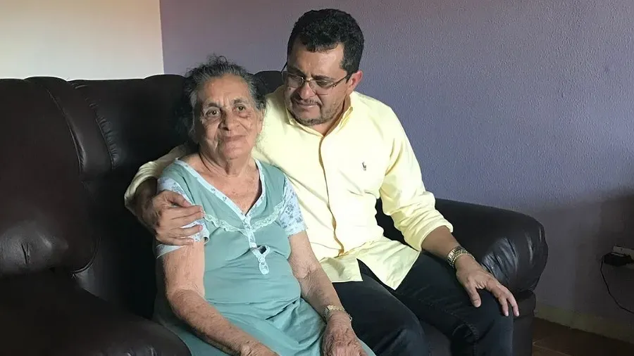 Venício do Ó e mãe, Dona Júlia. | Crédito: Reprodução/Redes Sociais