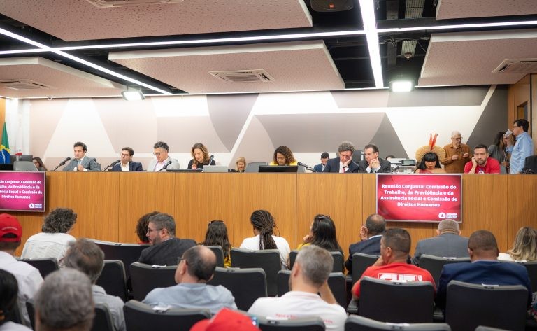 Deputados e ministros fizeram debate em Belo Horizonte (MG). (Créditos: Alessandra Torres / Câmara dos Deputados)