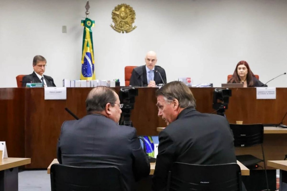 Moraes suspende visitas a Bolsonaro na prisão domiciliar