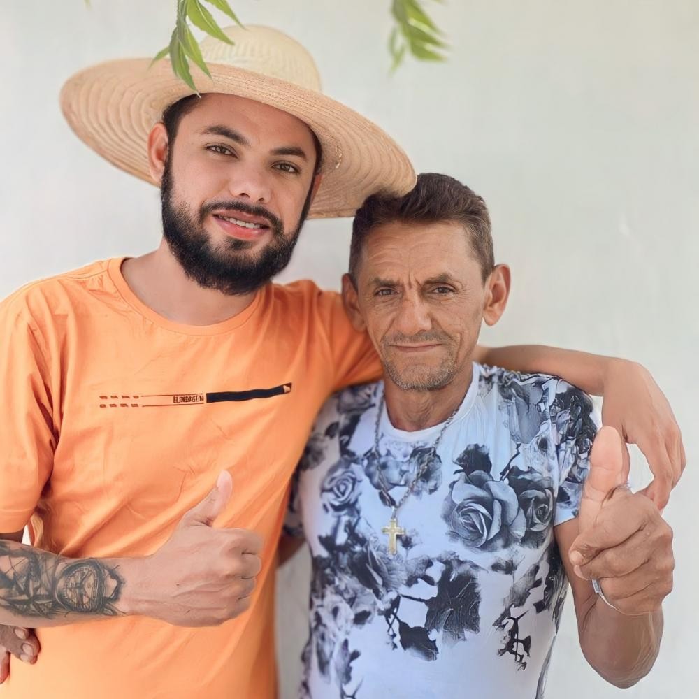 Gonçalo ao lado do filho e assessor, Wislany Lima. (Foto: arquivo pessoal)