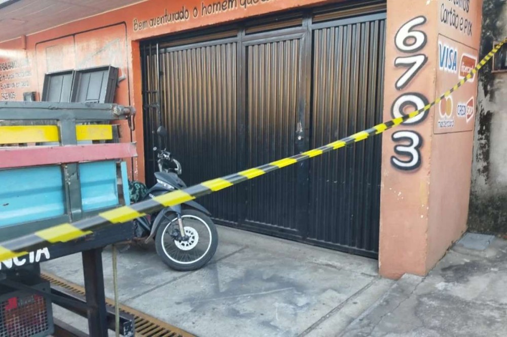 Jovem foi executado a tiros. (Foto: Francisco Filho)