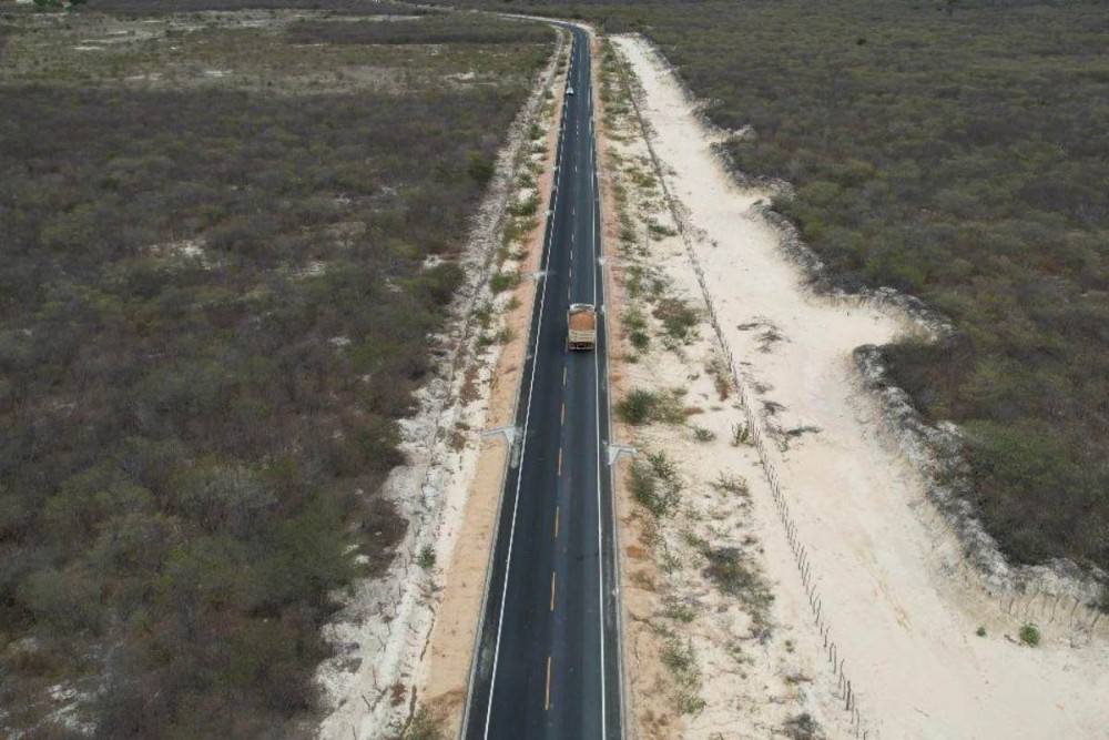 Nova rodovia PI-115, ligando Assunção do Piauí a Quiterianópolis. (Foto: Ascom DER-PI)